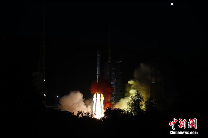 China lança satélite Zhongxing-6D