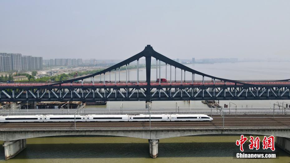 Ponte rodoferroviária sobre rio Qiantangjiang será aberta antes dos Jogos Asiáticos de Hangzhou 2022