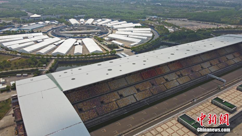 Praça aquática de F1 em Shanghai e vários estacionamentos são convertidos em hospital de campanha