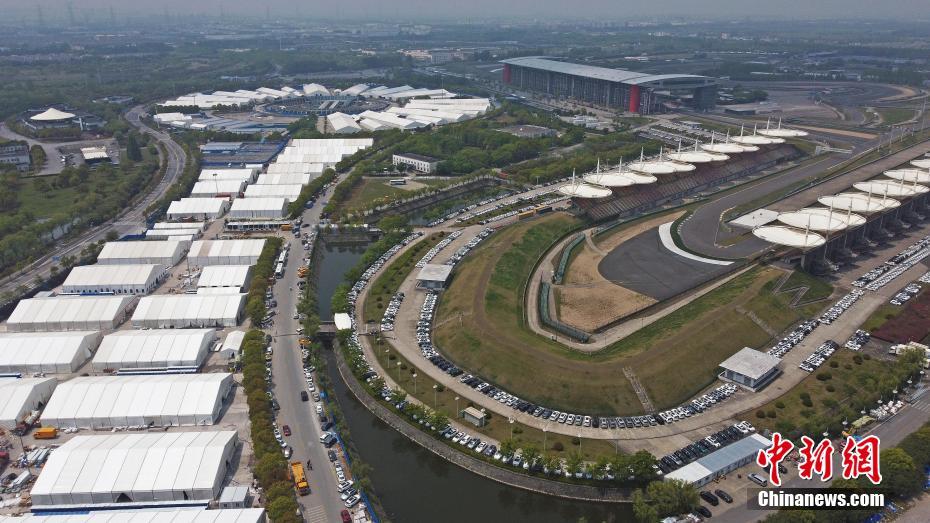 Praça aquática de F1 em Shanghai e vários estacionamentos são convertidos em hospital de campanha