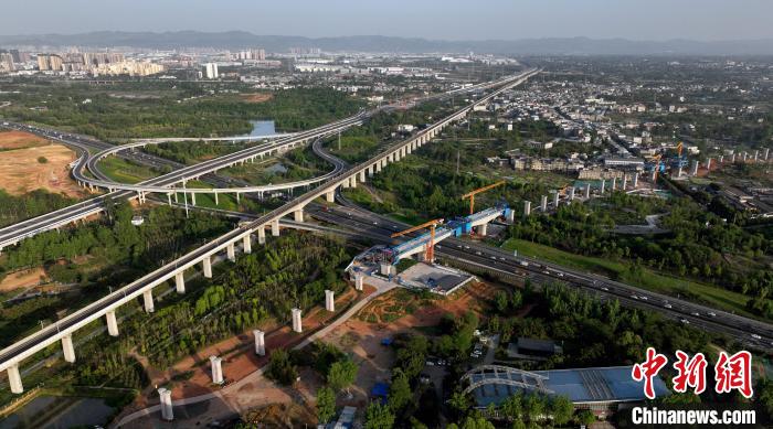 Construção do trecho Chengdu da ferrovia de alta velocidade Chengdu-Zigong está em andamento