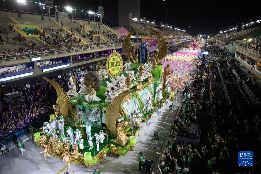 Brasil: desfile de carnaval é realizado fora de época no Sambódromo do Rio de Janeiro