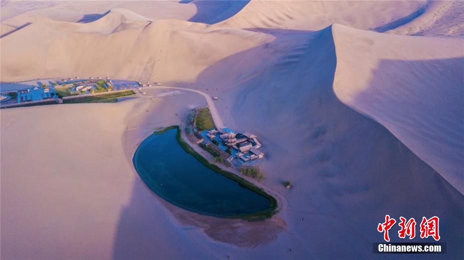 Gansu: ecologia do deserto melhora com subida do nível das águas no lago Crescente