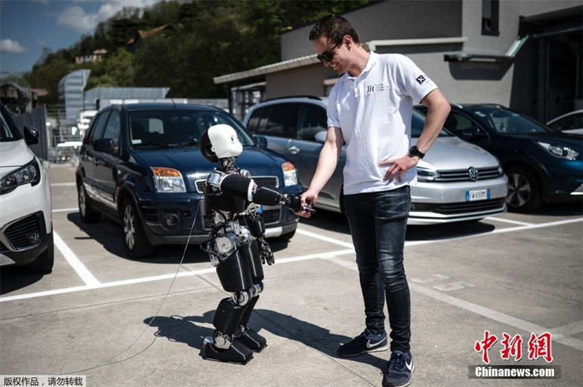 Itália desenvolve robô controlável a 300 km de distância