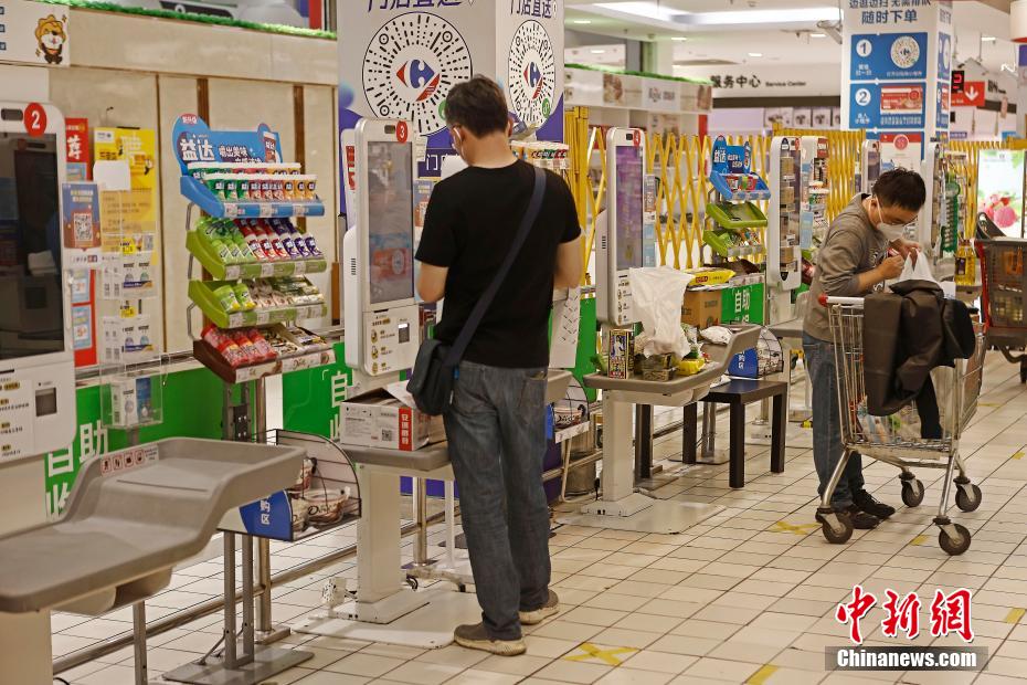 Shanghai: lojas e supermercados retomam operações gradualmente