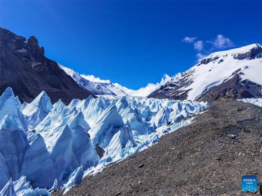 Pesquisa glacial é realizada no Monte Qomolangma