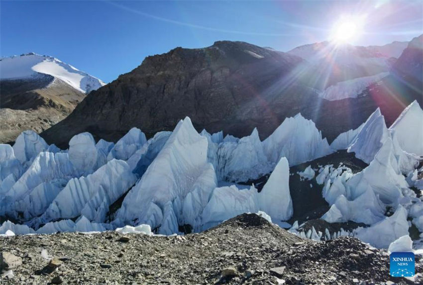 Pesquisa glacial é realizada no Monte Qomolangma