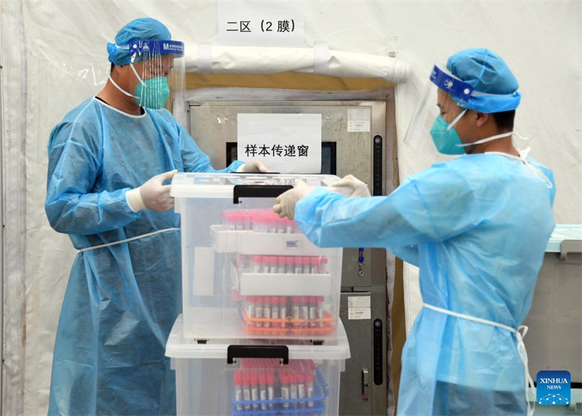 Beijing: laboratório inflável de testes de Covid-19 é colocado em uso no distrito de Shunyi