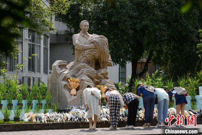 Alma mater de Yuan Longping realiza cerimônia em sua homenagem no primeiro aniversário após sua morte