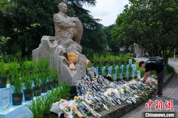 Alma mater de Yuan Longping realiza cerimônia em sua homenagem no primeiro aniversário após sua morte