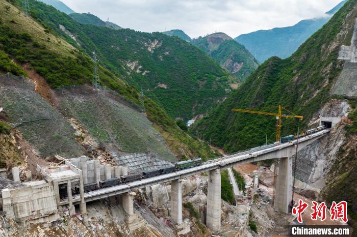 Galeria: construção da secção Emei-Mianning da ferrovia Chengdu-Kunming