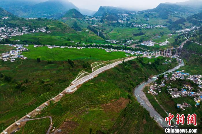 Galeria: construção da secção Emei-Mianning da ferrovia Chengdu-Kunming