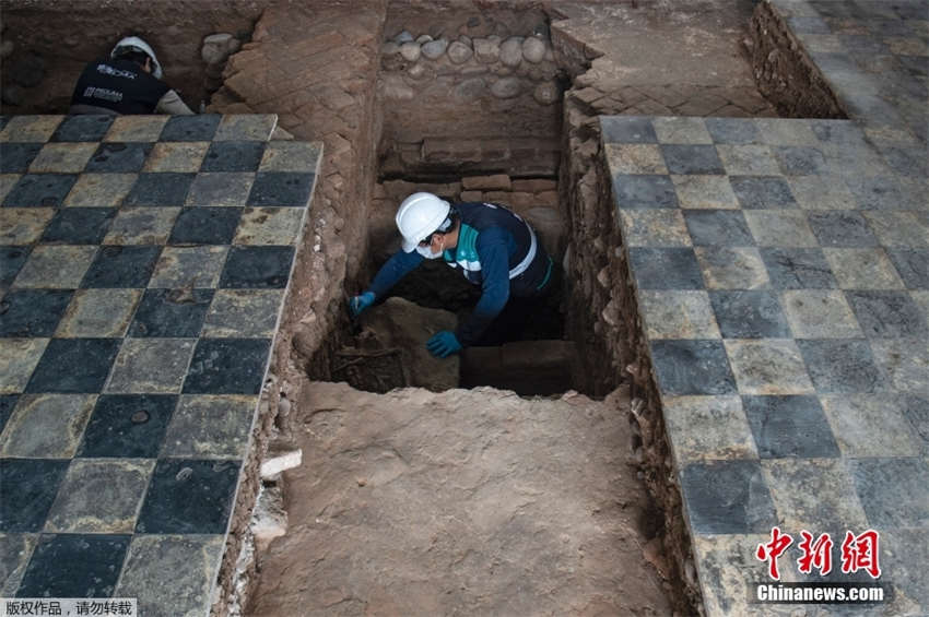 Arqueólogos peruanos descobrem comitério colonial