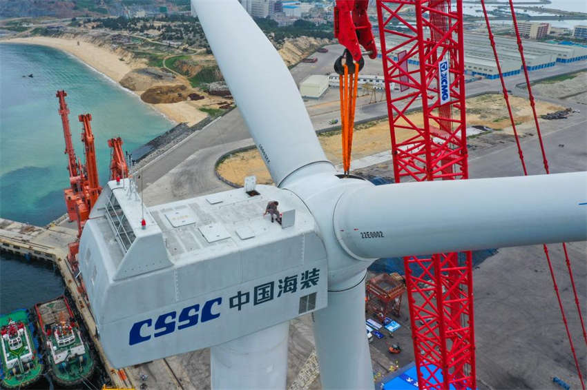 Primeira turbina eólica flutuante de alto mar da China 