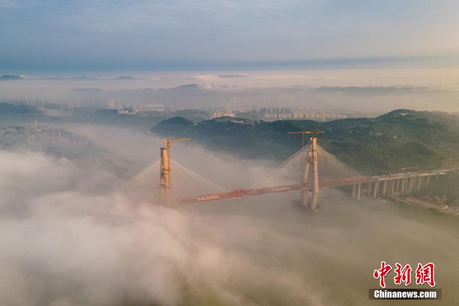 Concluído acoplamento da ponte rodoferroviária Lingang sobre o rio Yangtzé