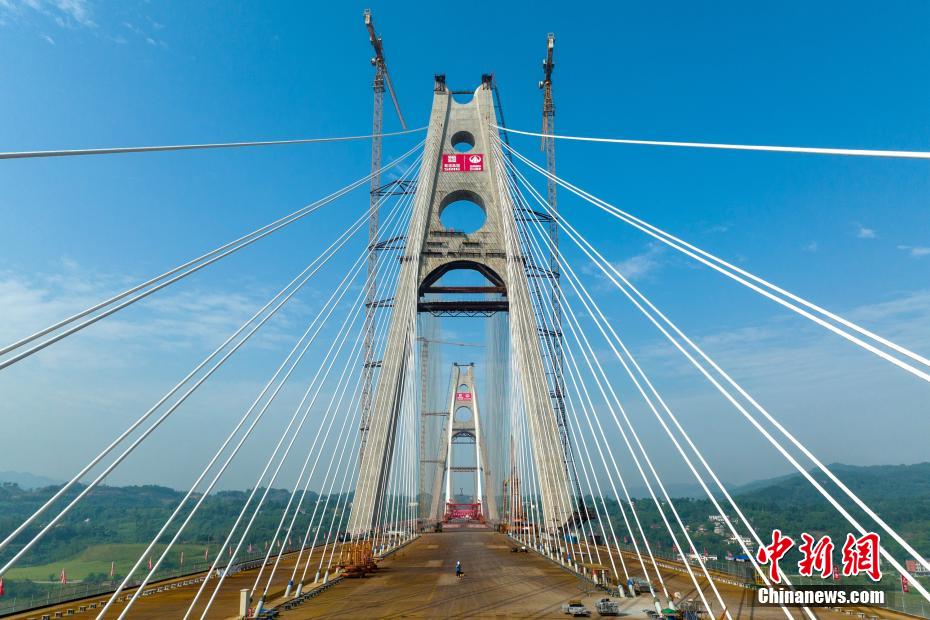 Concluído acoplamento da ponte rodoferroviária Lingang sobre o rio Yangtzé