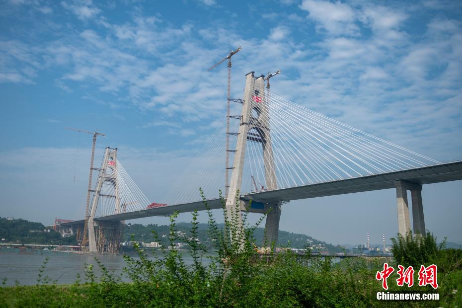 Concluído acoplamento da ponte rodoferroviária Lingang sobre o rio Yangtzé