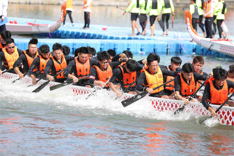 Corrida de barcos-dragão constrói ponte de intercâmbio através do Estreito de Taiwan