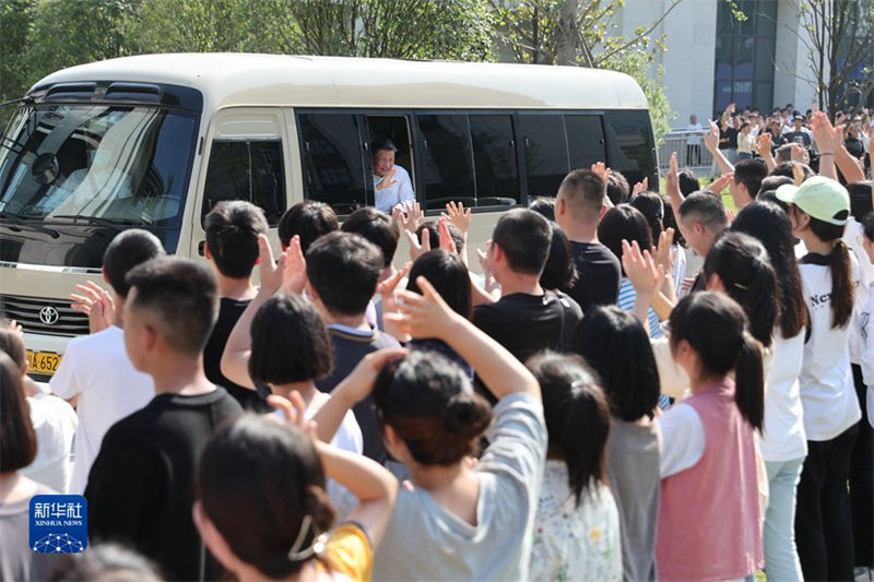 Xi Jinping inspeciona cidade de Yibin no sudoeste da China