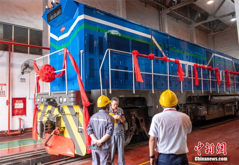 China: primeiras locomotivas híbridas HXN6 comercializadas entram em operação