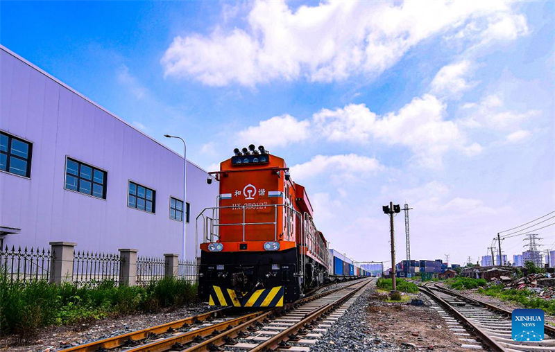 Estação Ferroviária Leste de Shenyang recebe partida do 100º trem de carga China-Europa 