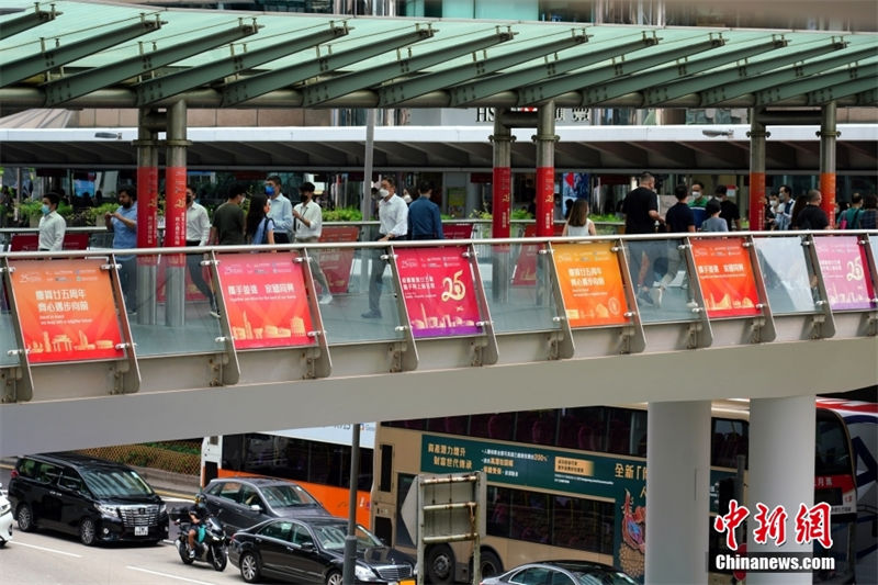 Galeria: atmosfera comemorativa às vésperas do 25º aniversário do retorno de Hong Kong à pátria