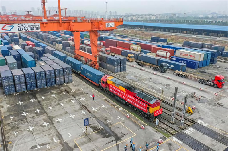 China: primeira ferrovia de mercadorias China-Europa supera marca das 10.000 viagens