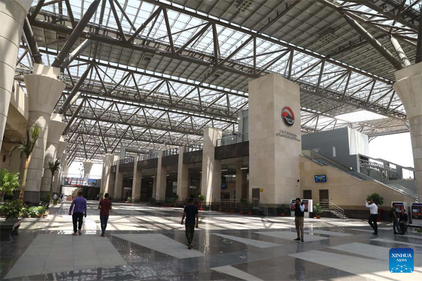 VLT construído por empresas chinesas e egípcias inicia teste no Egito
