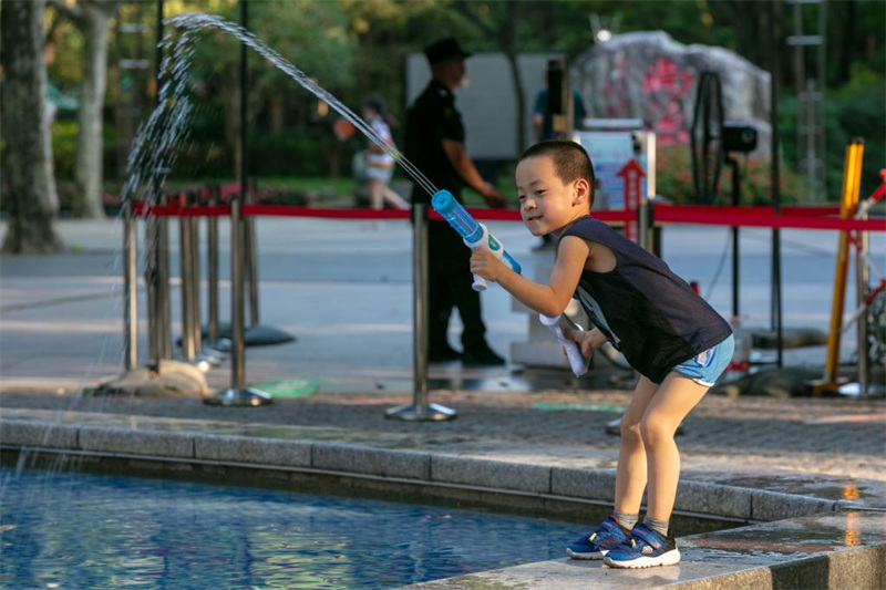 Shanghai emite alerta vermelho para altas temperaturas