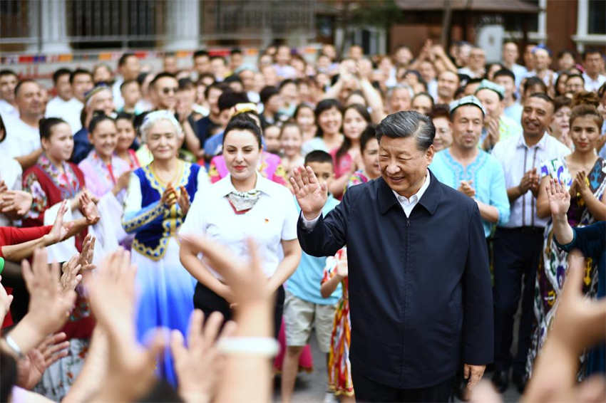 Xi Jinping destaca trabalho comunitário na inspeção em Urumqi