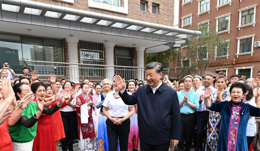 Xi Jinping destaca trabalho comunitário na inspeção em Urumqi