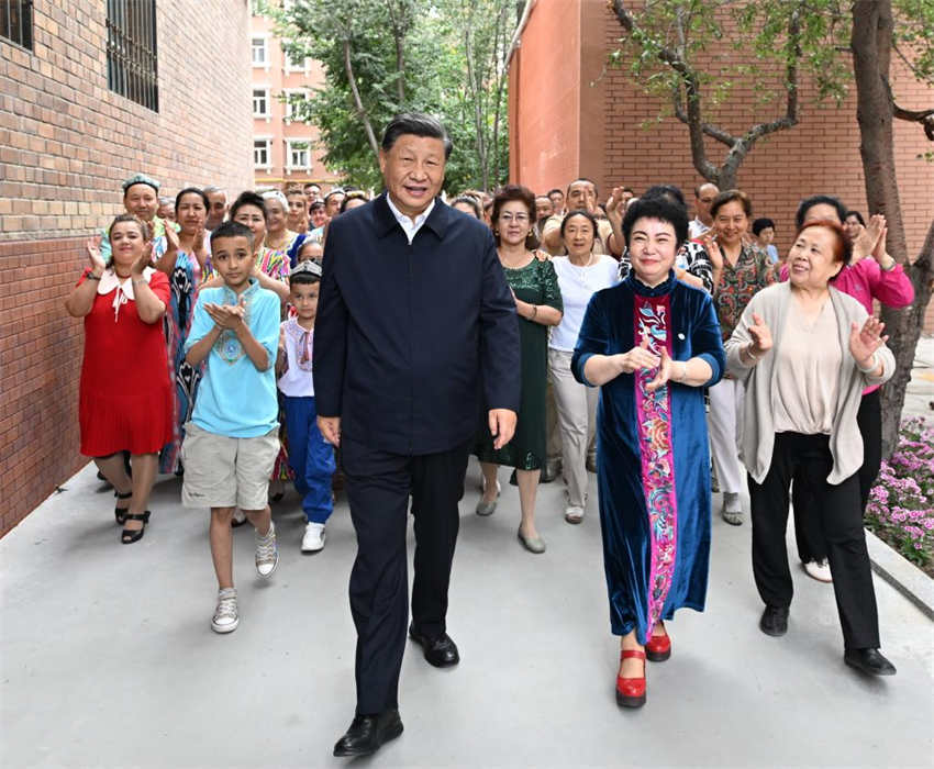 Xi Jinping destaca trabalho comunitário na inspeção em Urumqi