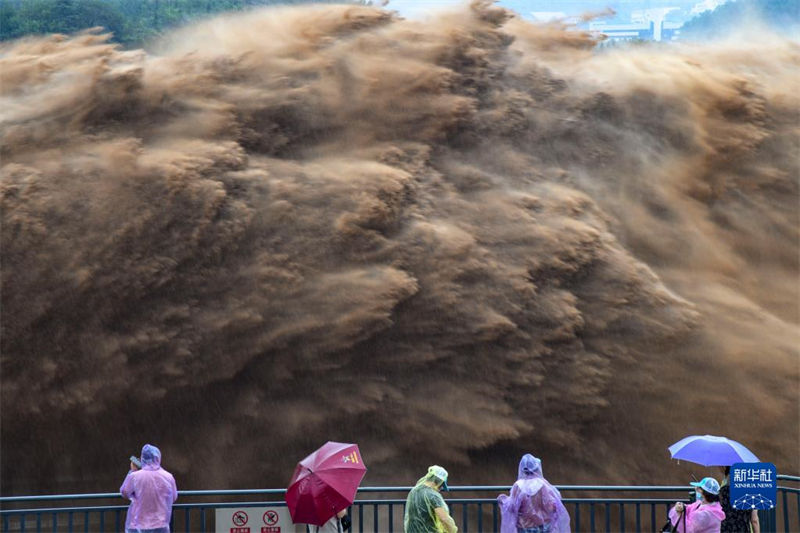 Henan: reservatório Xiaolangdi realiza descarga de água