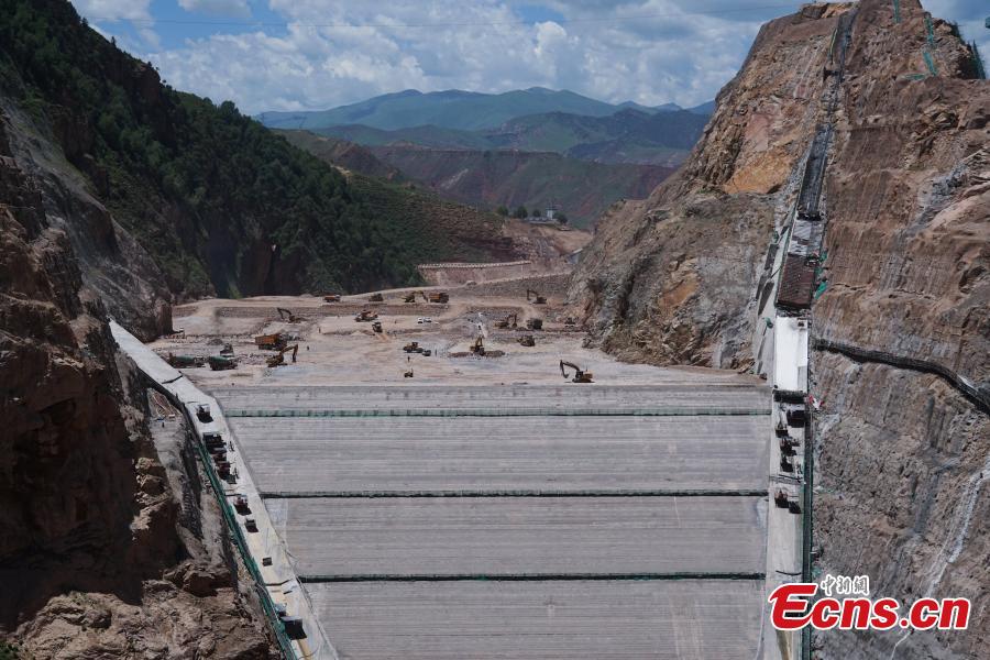 Usina Hidrelétrica de Maerdang em construção em Qinghai