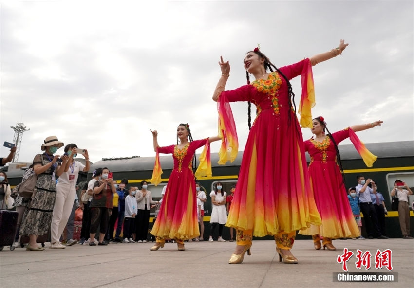 Xinjiang: primeiro comboio expresso direto chega em Kashgar