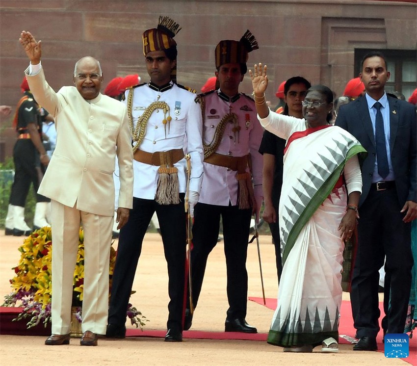 Draupadi Murmu faz juramento como 15º presidente da Índia