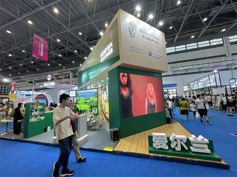 Vinho irlandês atrai atenção na 2ª Exposição Internacional de Produtos de Consumo da China