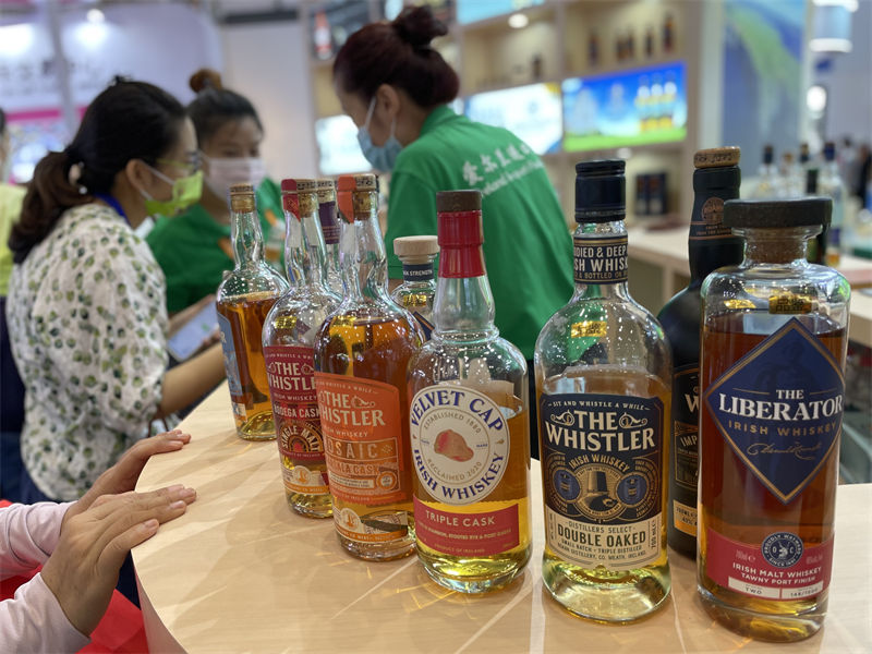 Vinho irlandês atrai atenção na 2ª Exposição Internacional de Produtos de Consumo da China