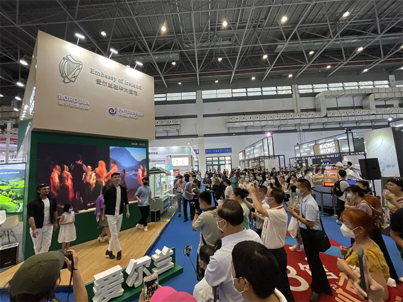 Vinho irlandês atrai atenção na 2ª Exposição Internacional de Produtos de Consumo da China