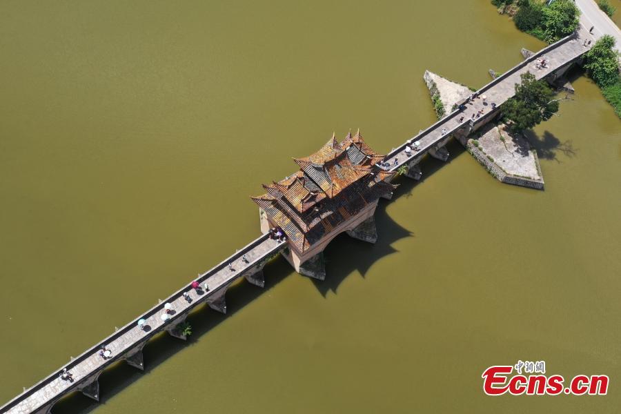 Galeria: antiga ponte Shuanglong em Yunnan