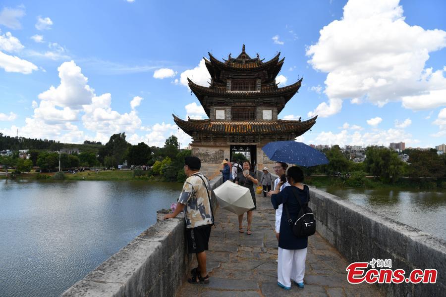 Galeria: antiga ponte Shuanglong em Yunnan