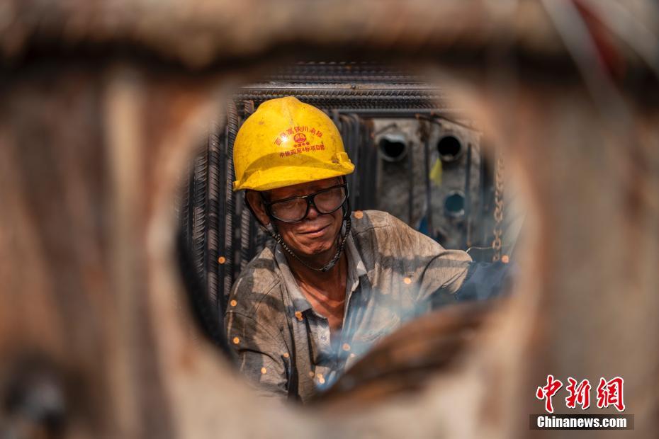 Construção da seção Sichuan-Chongqing da ferrovia de alta velocidade Chongqing-Kunming em curso