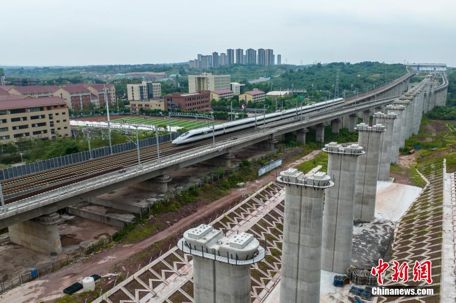 Construção da seção Sichuan-Chongqing da ferrovia de alta velocidade Chongqing-Kunming em curso