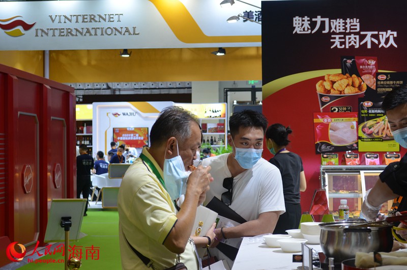 Iguarias globais atraem visitantes na 2ª Exposição Internacional de Produtos de Consumo da China