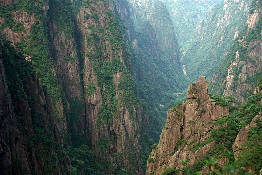 Patrimônio mundial Montanha Huangshan atrai mais turistas em julho