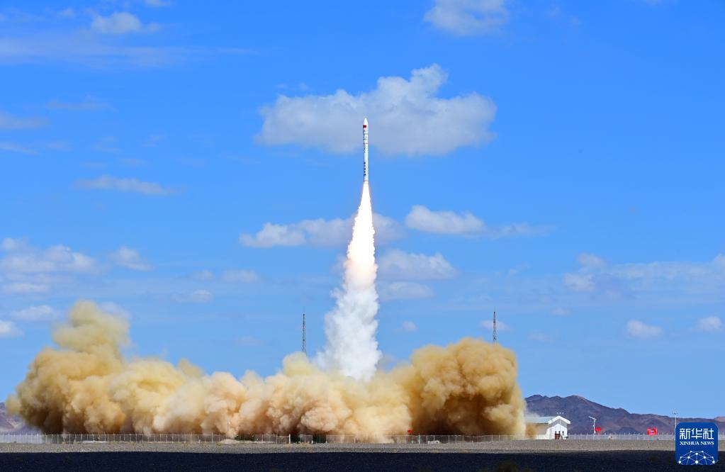 Foguete comercial chinês CERES-1 Y3 lança três satélites com sucesso