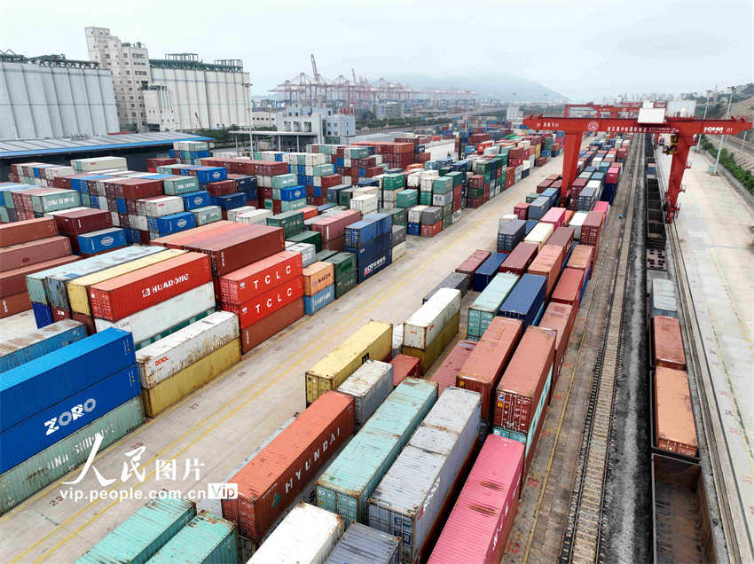 Lianyungang: transporte intermodal marítimo-ferroviário promove desenvolvimento da iniciativa “Cinturão e Rota”