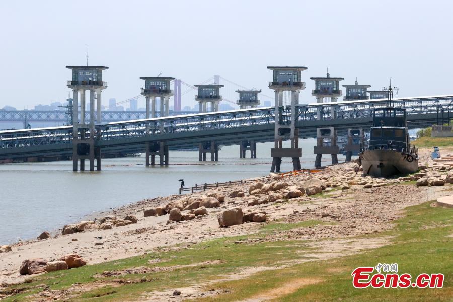 Rio Yangtzé sofre seca na temporada de inundação