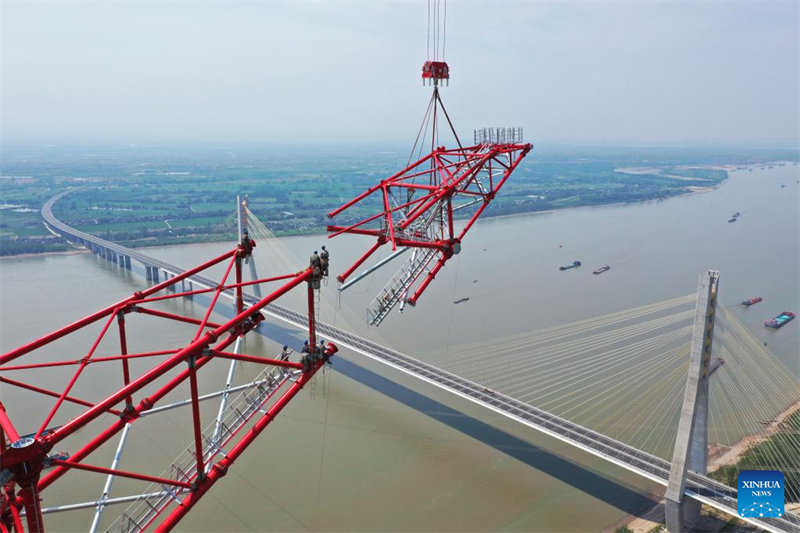 Construção da torre norte de transmissão de energia do projeto de transmissão de energia Baihetan-Zhejiang é concluída