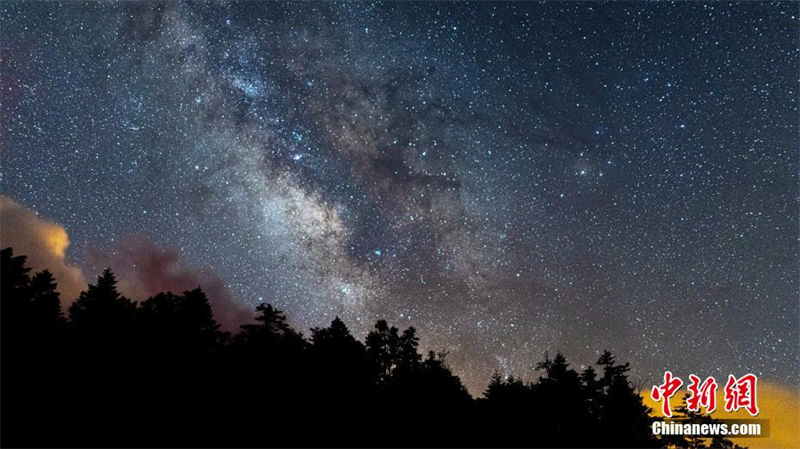 Galeria: céu estrelado de reserva nacional natural de Shennongjia no centro da China